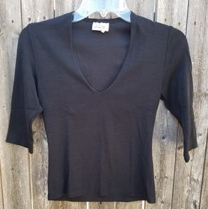Black fitted 3/4 sleeve black V neck top